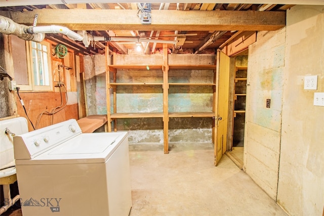 basement with washer / dryer