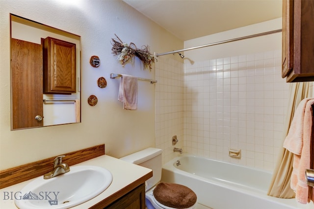 full bathroom with shower / tub combo with curtain, vanity, and toilet