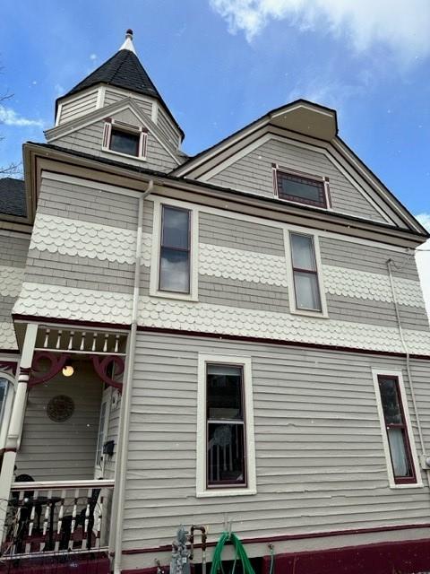 view of side of property featuring a porch