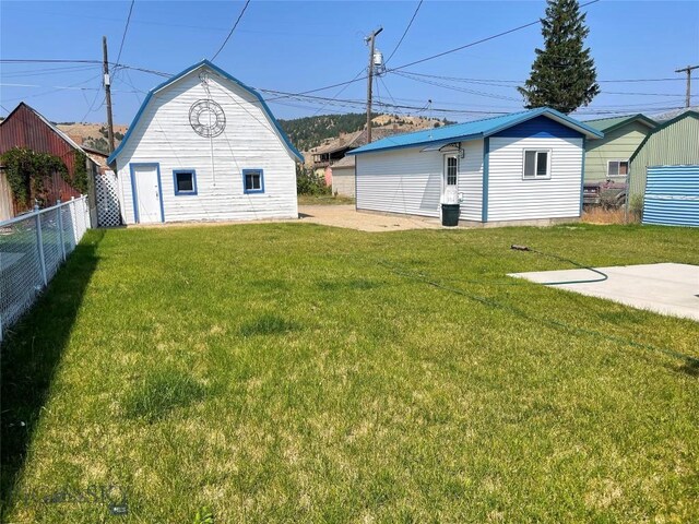 512 W Park, Anaconda, MT 59711 - view of yard featuring an outdoor structure and fence