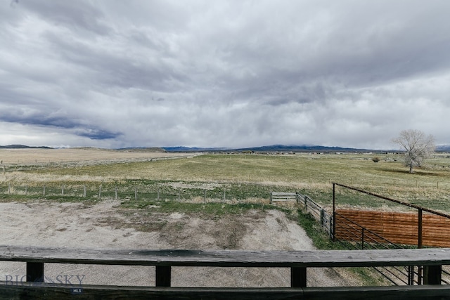 view of yard featuring a rural view