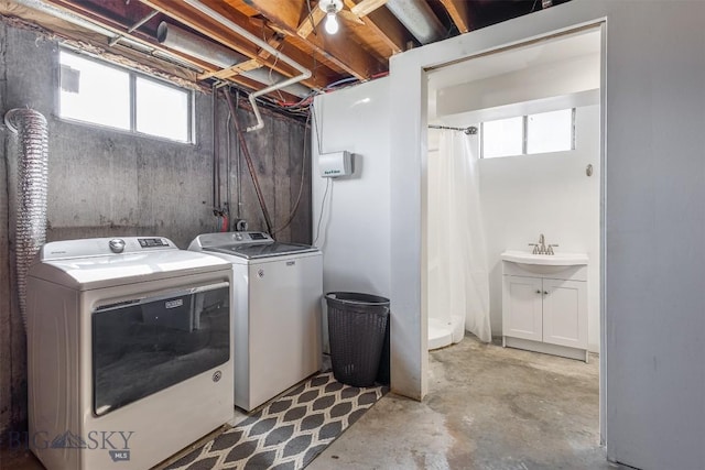 laundry area with sink and independent washer and dryer