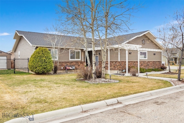 ranch-style house featuring a front yard