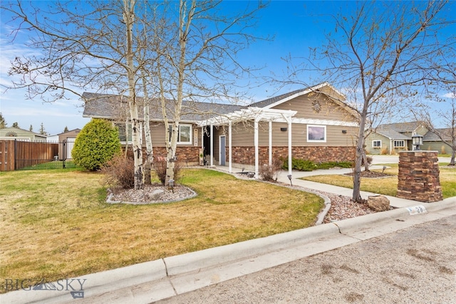 view of front of house featuring a front yard