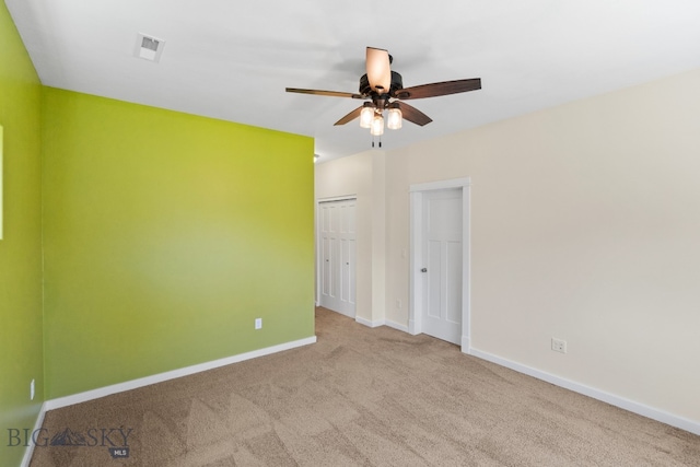 carpeted empty room featuring ceiling fan