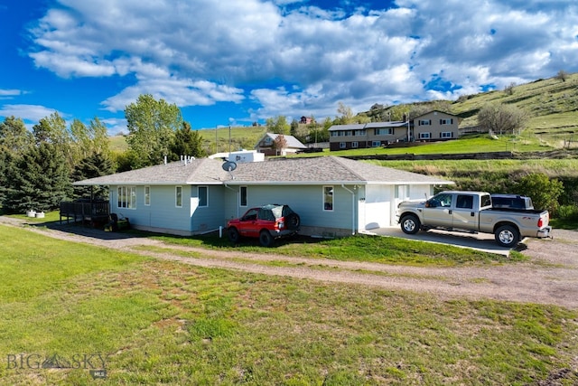 view of side of property featuring a lawn