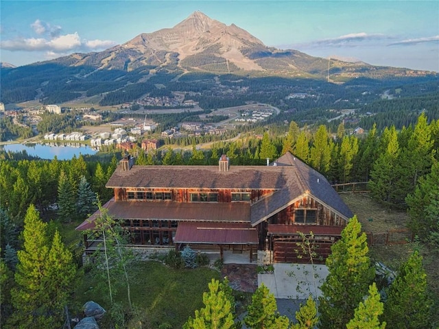 bird's eye view featuring a mountain view and a view of trees