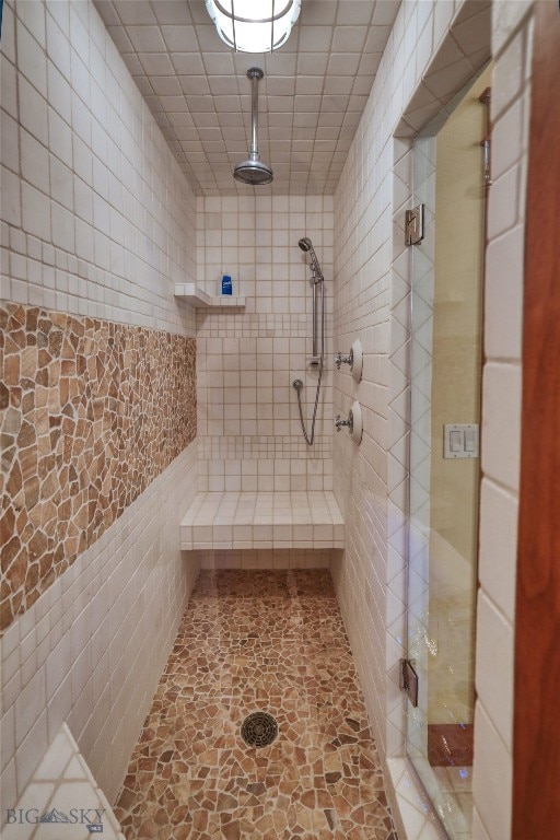 bathroom featuring tiled shower