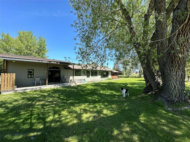 view of yard featuring a patio area