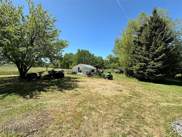 view of yard with an outbuilding and a rural view