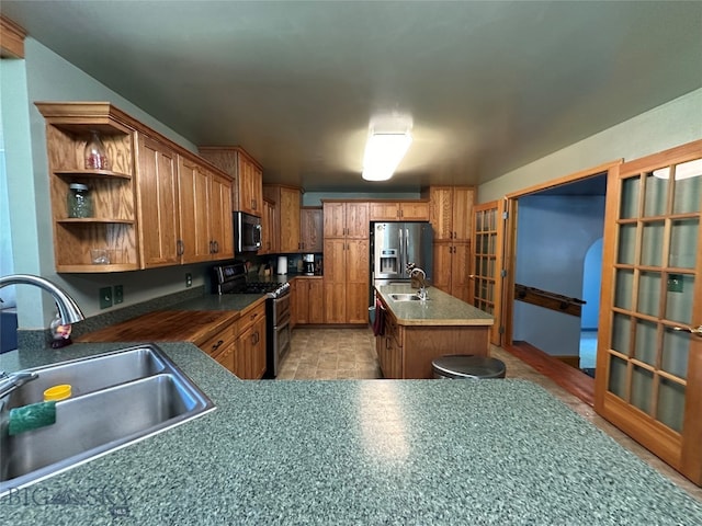 kitchen featuring a kitchen island, stainless steel appliances, and sink