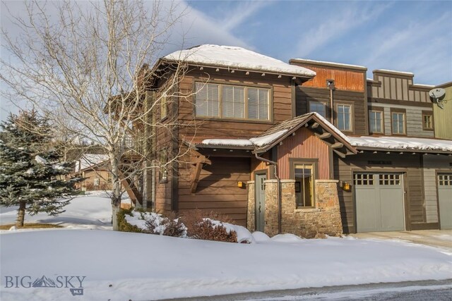 view of front of house featuring a garage