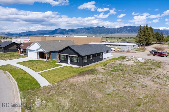 bird's eye view with a mountain view