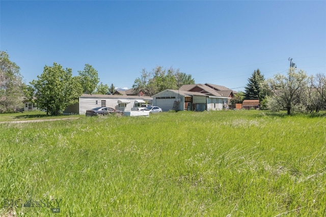 view of yard with a garage