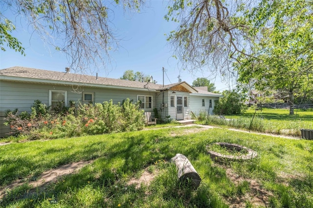 back of house featuring a yard