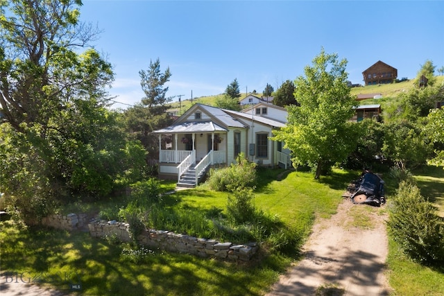 view of front of property featuring covered porch and a front yard