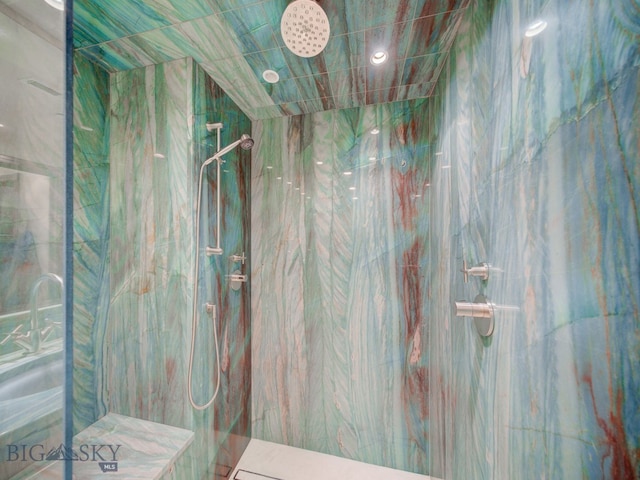 bathroom featuring a tile shower