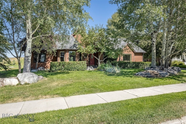 view of front of house featuring a front yard