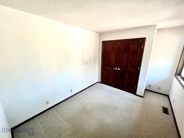 unfurnished bedroom featuring a textured ceiling