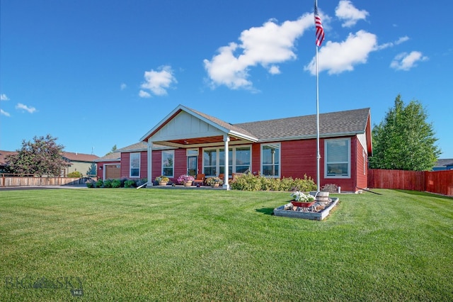 view of front facade with a front lawn