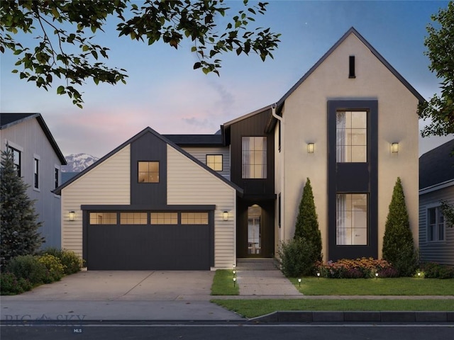 view of front facade featuring a garage