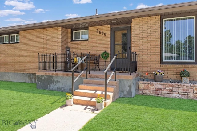 view of front facade with a front lawn and brick siding