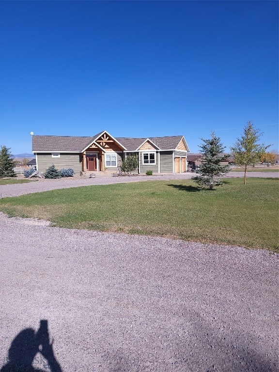 ranch-style house featuring a front lawn