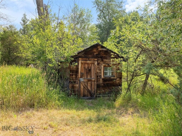 view of outdoor structure