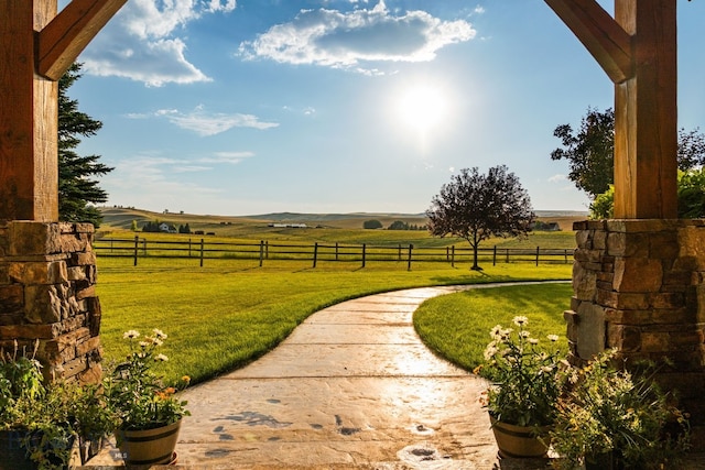 view of yard featuring a rural view