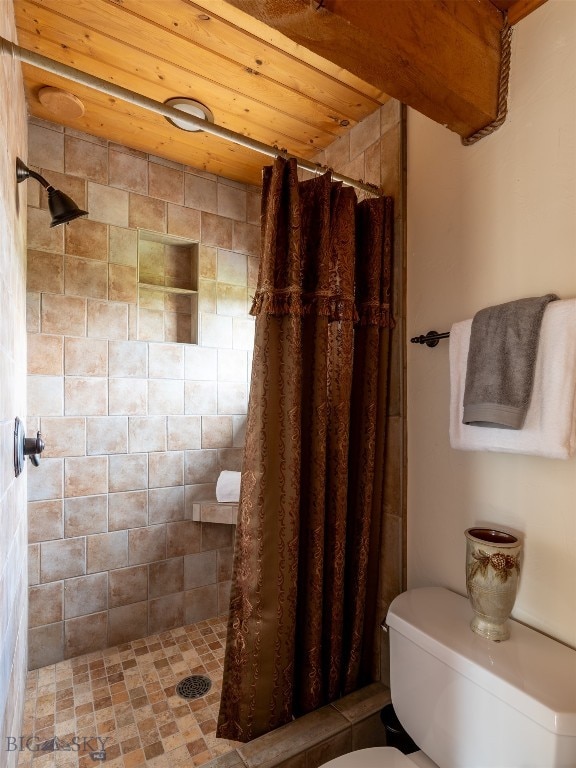 bathroom with wood ceiling, a shower with curtain, and toilet