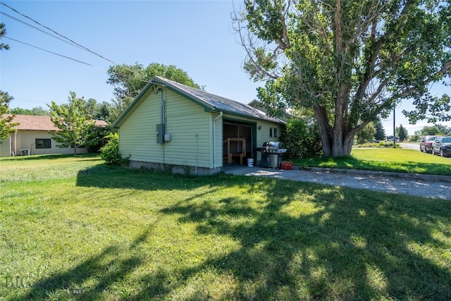 exterior space featuring a front yard