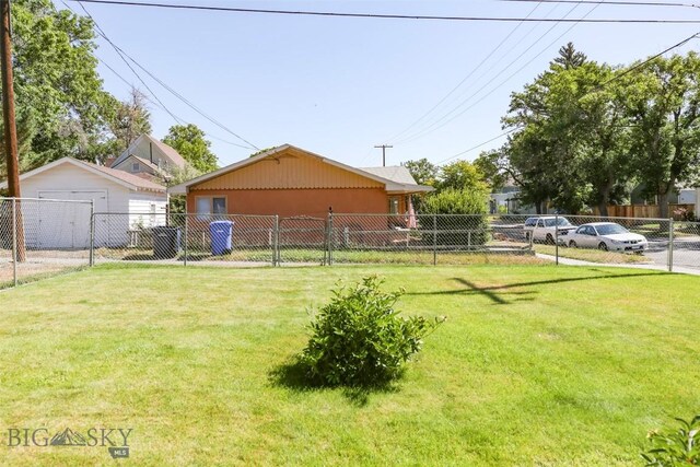 view of yard featuring a garage and an outdoor structure