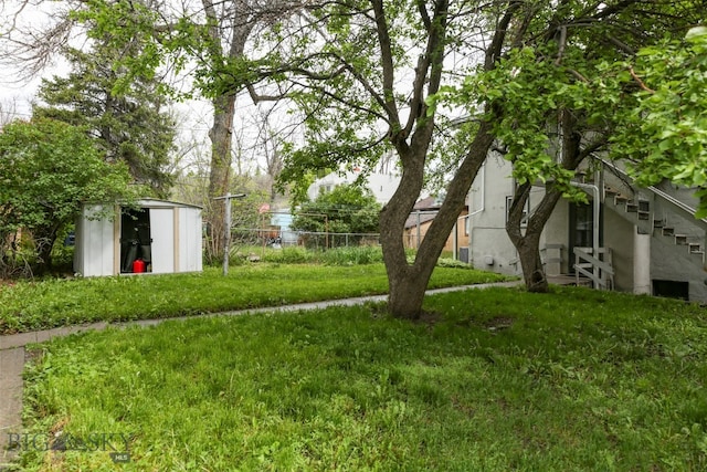 view of yard featuring a storage unit