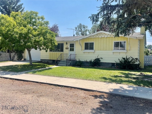 view of front facade featuring a front lawn and a garage