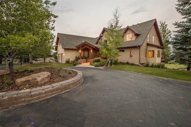 view of front of property with a front lawn