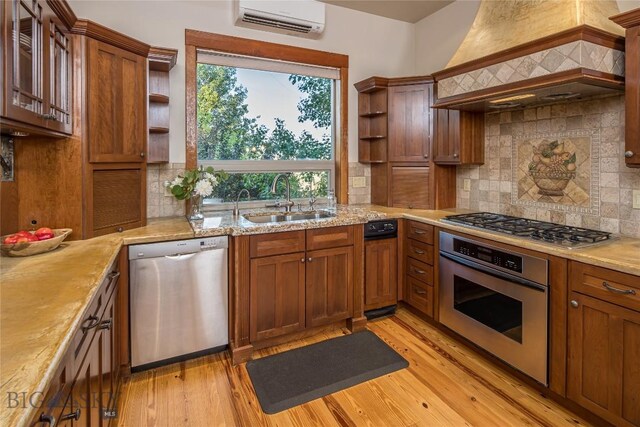 kitchen featuring light hardwood / wood-style floors, sink, backsplash, and stainless steel appliances