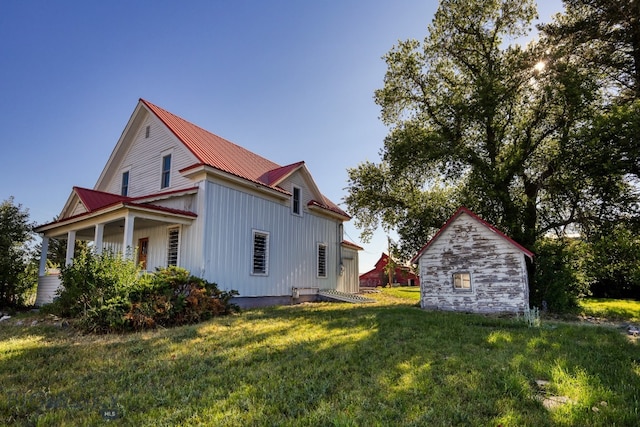 view of side of property with a lawn