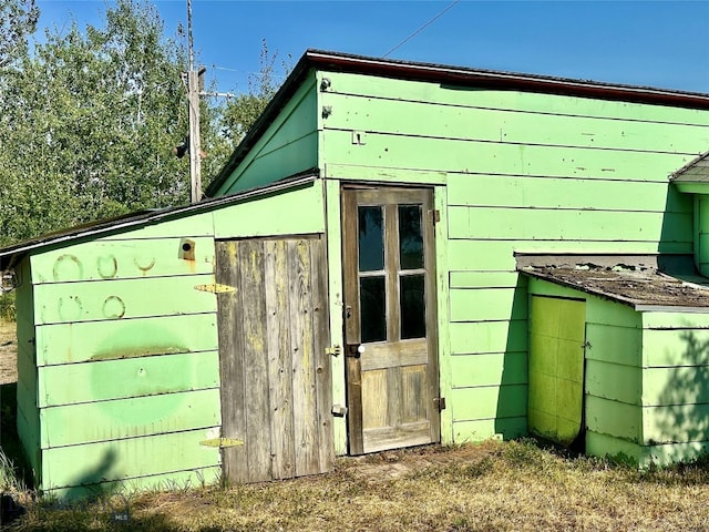 view of outbuilding