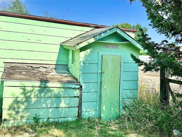 view of outdoor structure