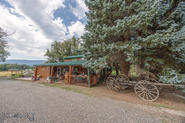 view of front facade featuring an outdoor structure and a mountain view