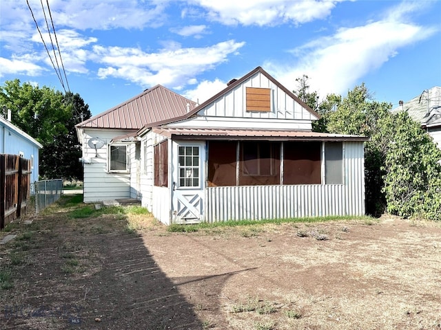 view of front of property