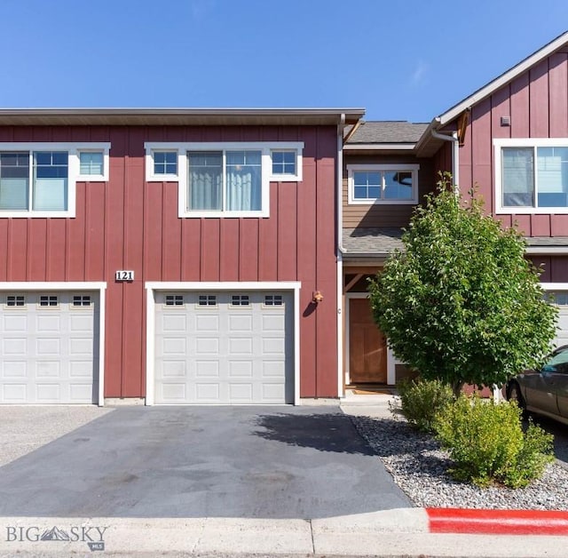 townhome / multi-family property featuring a garage