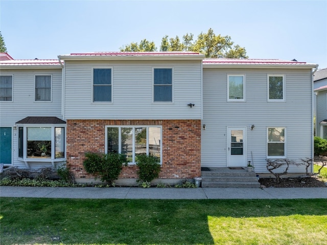 view of front facade with a front lawn