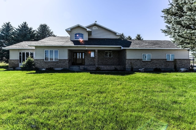 view of front of house with a front lawn