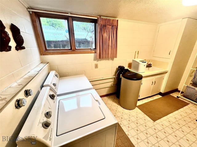 interior space featuring a textured ceiling and washing machine and dryer