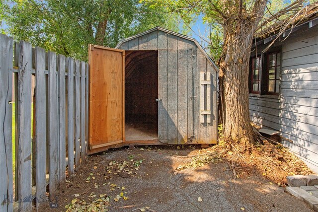 view of outbuilding