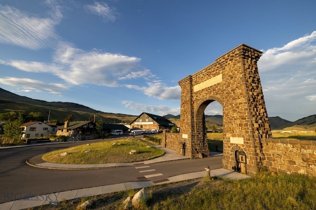 view of home's community with a mountain view