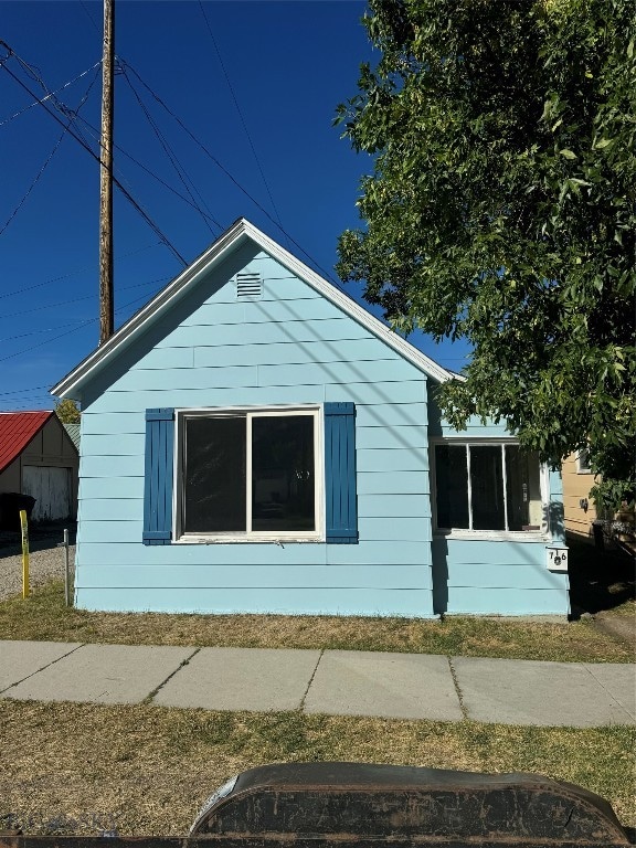 view of side of property