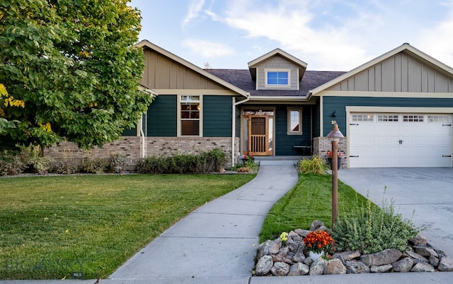 craftsman-style house featuring a garage and a front yard