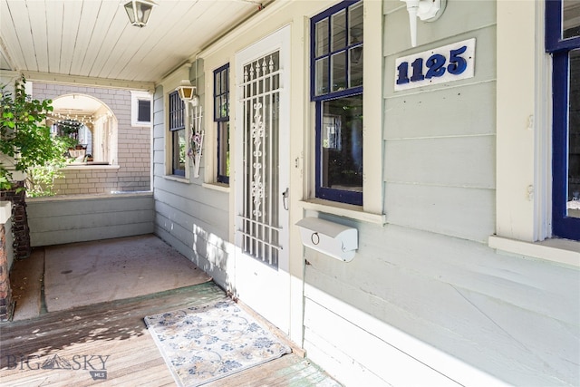 doorway to property featuring a porch